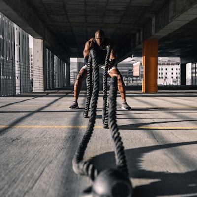 利物浦前锋穆罕默德·萨拉赫带球突破照片