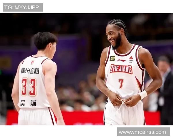 CBA激战山东男篮迎战青岛队期待精彩对决与球员表现的巅峰较量